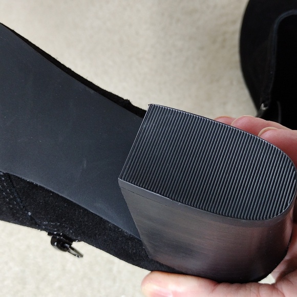 Kensie women's black suede zip ankle boots. NWT. Size 9 - Picture 9 of 10